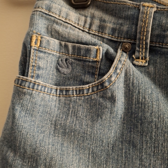 Gloria Vanderbilt Women's Blue Denim Shorts With Floral Embroidery - Picture 3 of 9